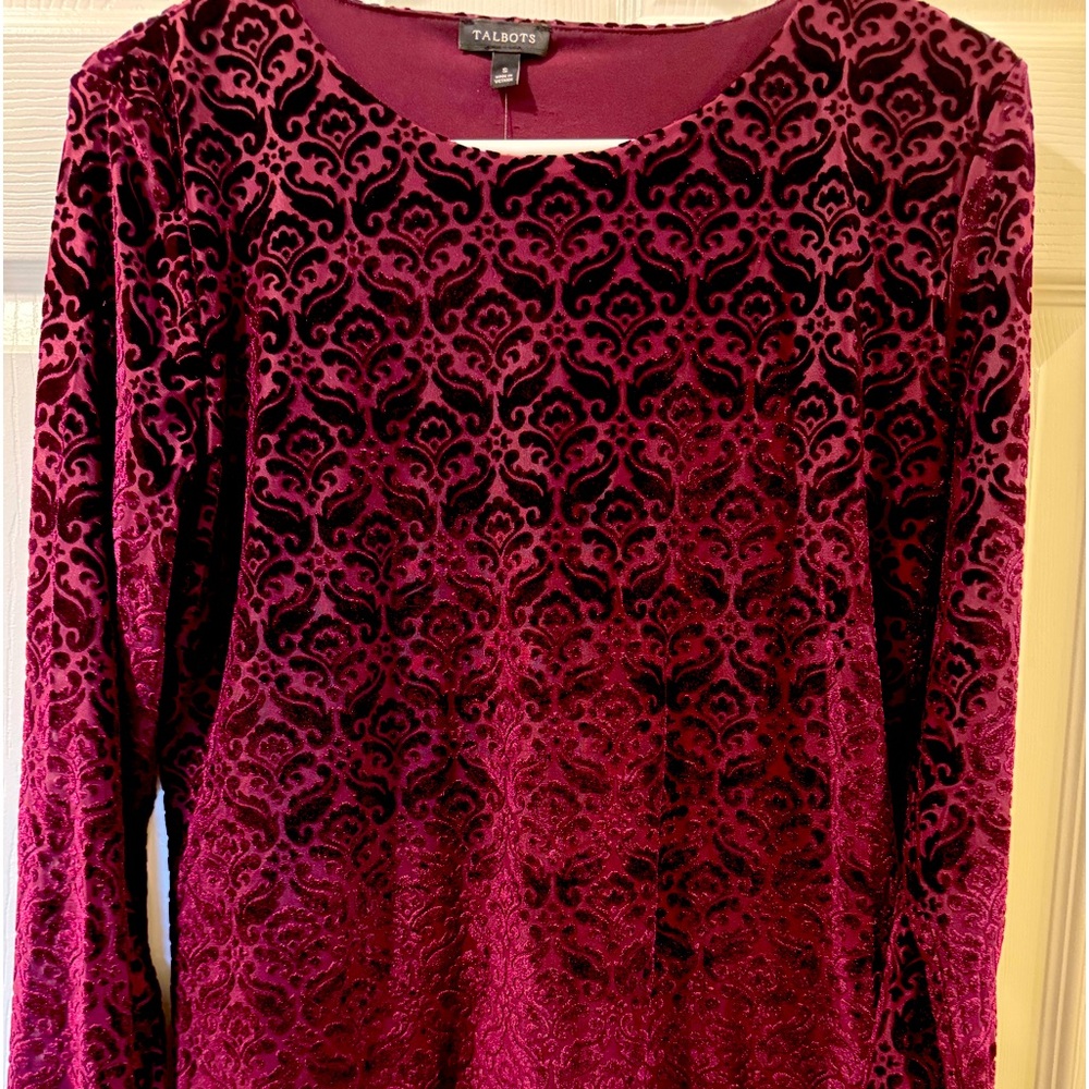 Dressy long sleeved nylon and velvet tee